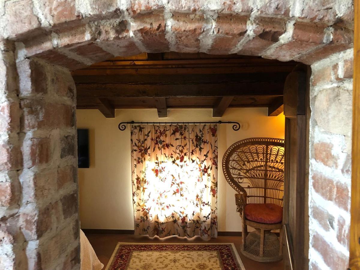 Castello Di Cernusco Lombardone Bed & Breakfast Екстериор снимка