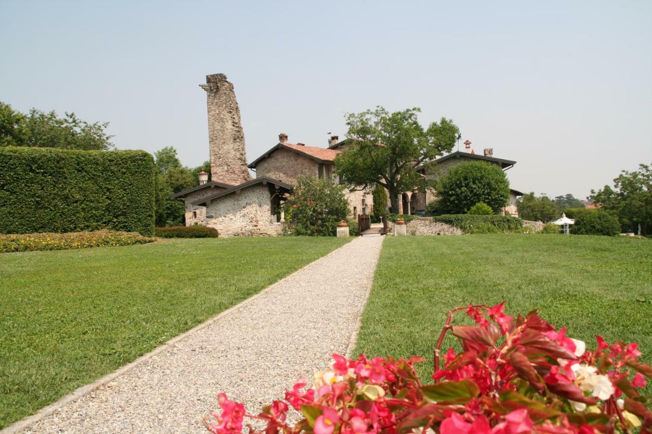 Castello Di Cernusco Lombardone Bed & Breakfast Екстериор снимка