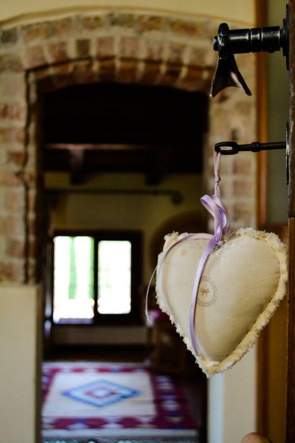 Castello Di Cernusco Lombardone Bed & Breakfast Екстериор снимка